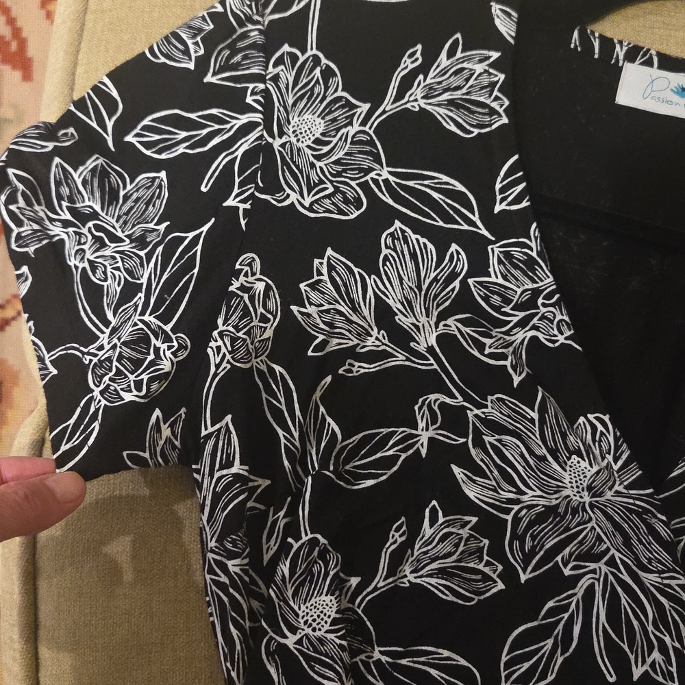 Beautiful, Sustainable, Maxi Wrap Dress In A Black/White Floral Pattern. Size S - Picture 11 of 13